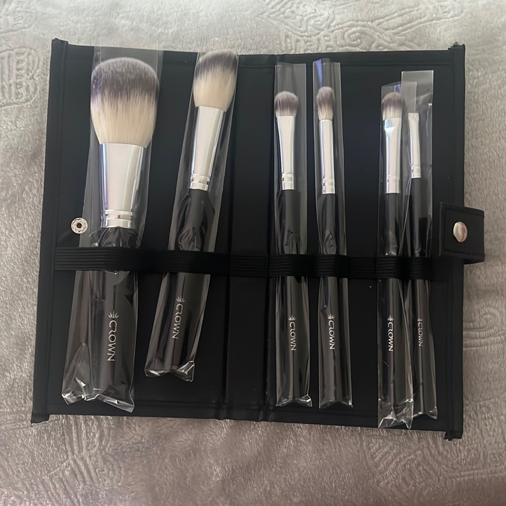 Crown brush set